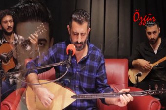 Vedat Gündoğdu - Görmüyor & Erenler ( Radyo Özgür - Canlı Performans )